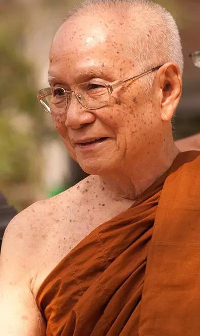 泰国90岁高僧获国王册封为第20任僧王