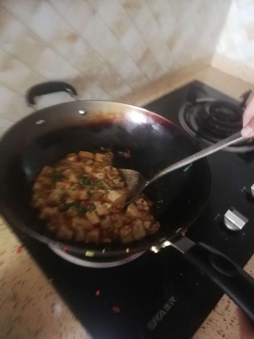 邓姿颖做菜的过程