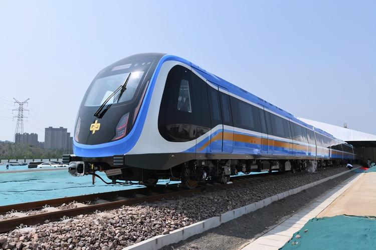 国内首列中国标准地铁列车下线 彰显我国地铁关键技术取得突破创新-亚