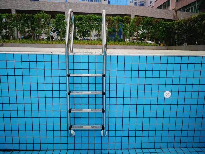 游泳池扶梯游泳池爬梯sf系列泳池梯不锈钢爬梯图片