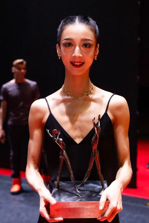 中芭最年轻的首席演员邱芸庭凭借对芭蕾舞剧《奥涅金》女主角"达吉亚