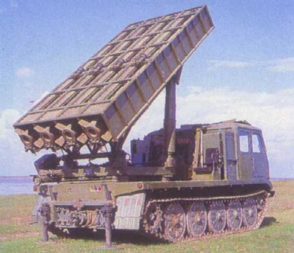83式273mm履带式自行火箭炮