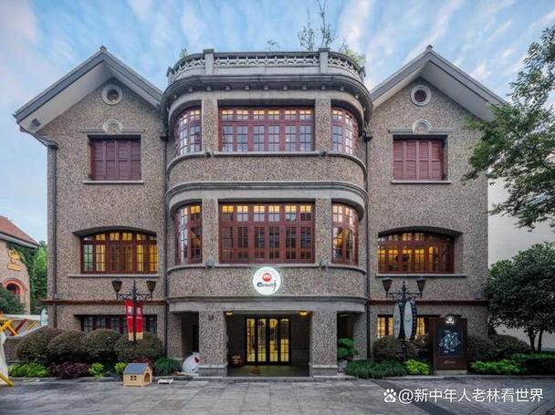 思南公馆位于上海市的黄浦区,是上海市中心的一个历史悠久的建筑群.