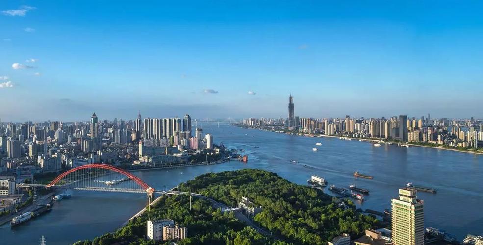 八,南岸嘴(1)简介:南岸嘴位于武汉市汉阳的晴川阁附近,它是中国最大的