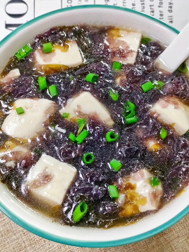 做法简单味道鲜美的紫菜豆腐汤超好喝