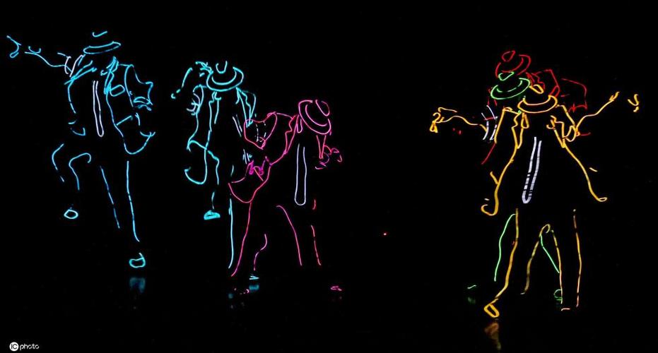 韩国大学生表演led灯光舞蹈秀致敬迈克尔杰克逊
