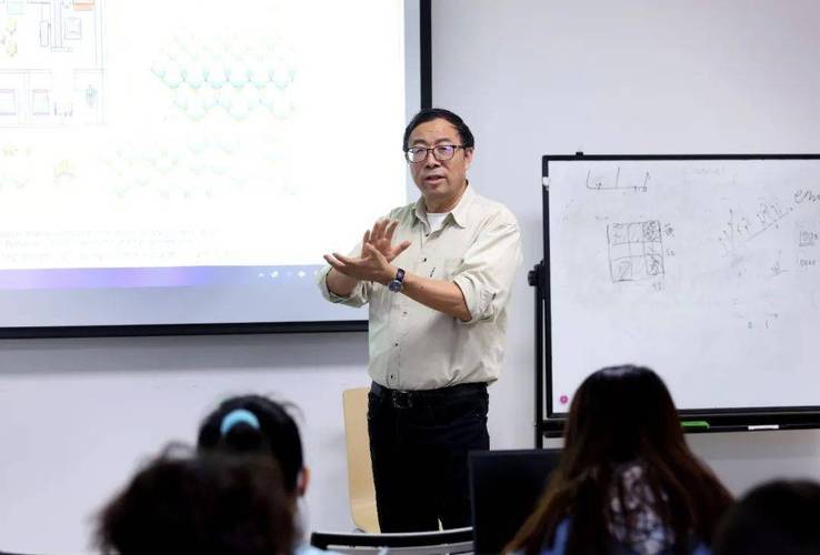 清华大学新百年教学成就奖彭凯平一名心理学教师和他的幸福世界