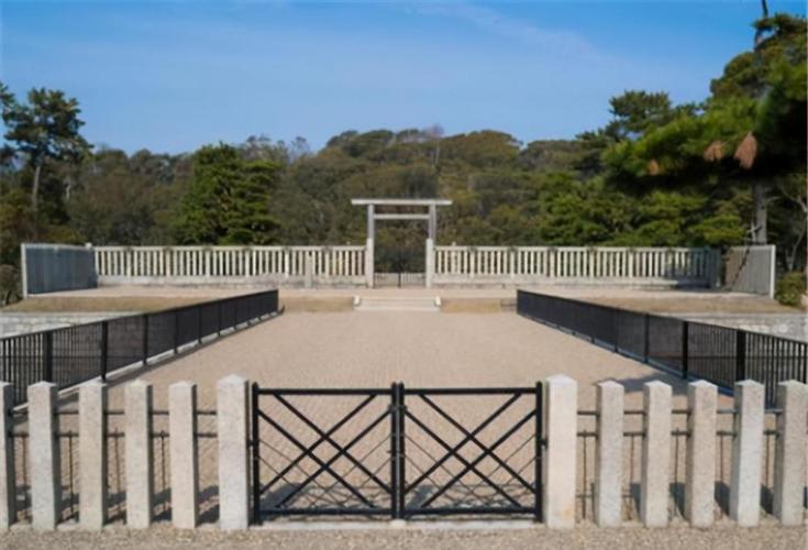 日本古墓仁德天皇陵:面积是秦皇陵的4倍,千年来为何无人敢盗?