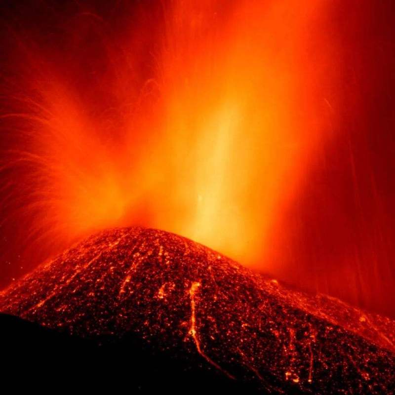 国家瞬间"失联"?汤加火山喷发搅动半个地球,更可怕的还在后面