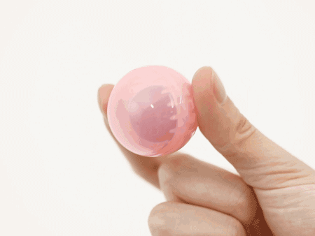 luna缩阴球,马卡龙色的球壳里面装着一个小铁球.