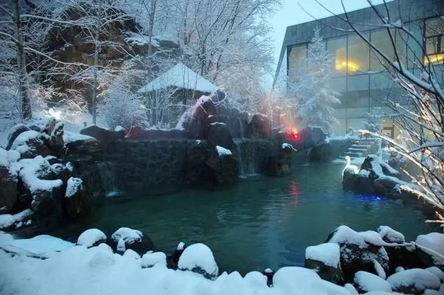 雪天泡温泉