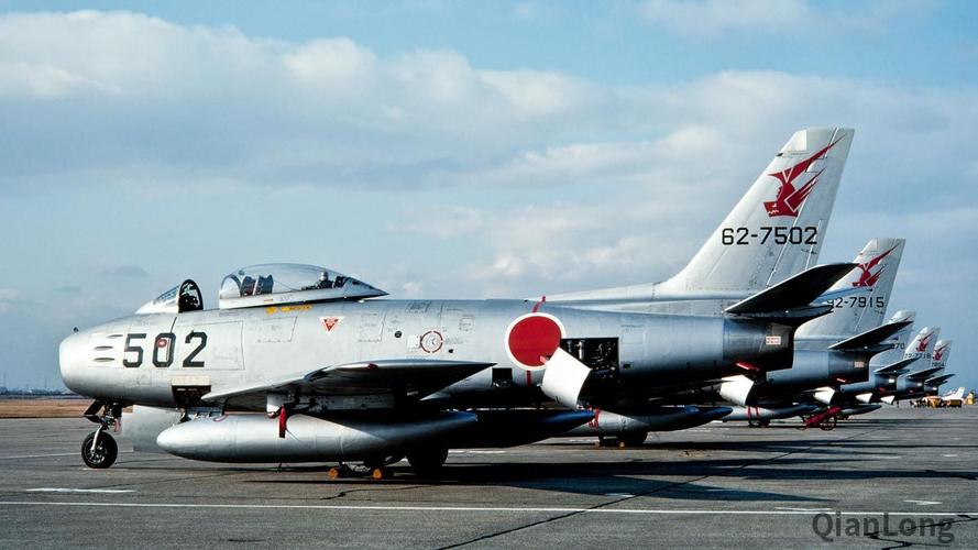 日本航空自卫队的f86f战斗机70年代还在飞的老爷机