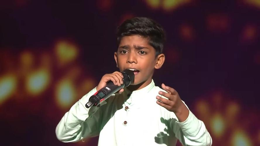 印度好声音,9岁小男孩演唱《haanikaarak bapu》唱功超厉害,4位导师全