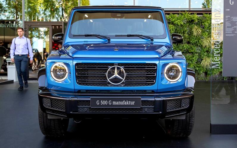 新款奔驰g500实拍,158.8万起售需加价等车,这个颜色叫什么蓝?