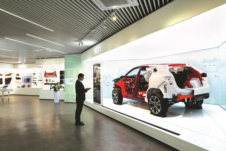 以数字化展厅展示平湖汽车产业,打造一个实物展示,数据查询,未