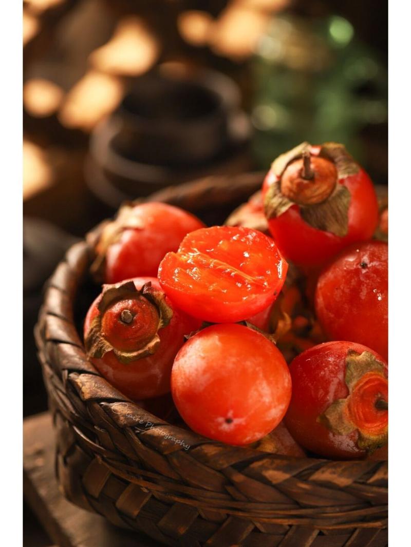 中式静物|暗调火罐柿 西瓜代表夏天, 柿子代表秋天.
