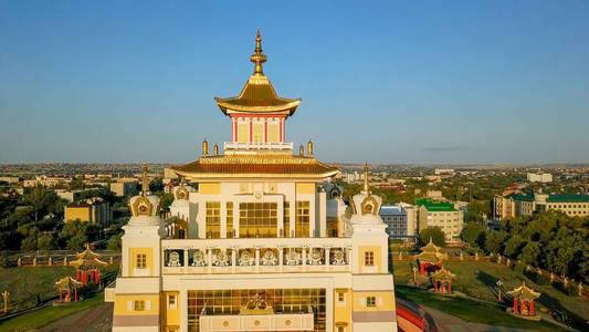 逶迤宝塔释迦牟尼佛的金色居所是卡尔梅克共和国最大的佛教寺庙, 是