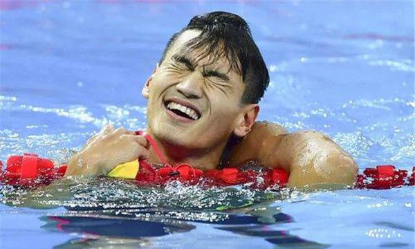 世界上100米游泳最快的人中国运动员徐嘉余有五枚金牌