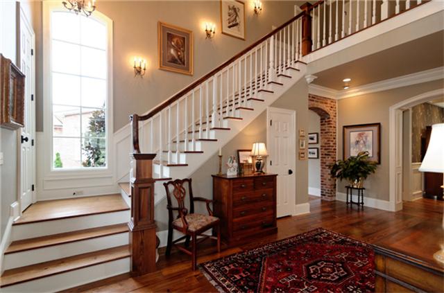 那么楼梯在客厅怎样设计好呢?