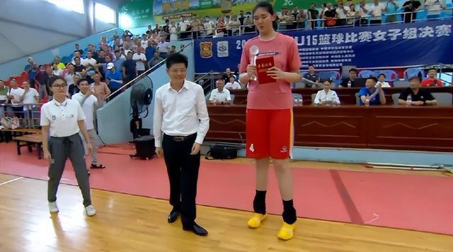 女篮15岁小将脱颖而出2米13张子宇率队夺冠球迷称其女版姚明