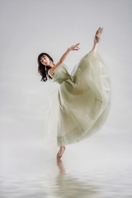  p data-id="go058rcfki">敖定雯,女,出生于湖北,毕业于辽宁芭蕾舞团