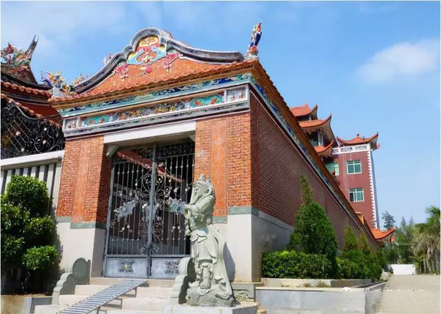今天给各位宗亲及朋友们介绍一座大气磅礴的宗祠,它位于福建晋江市