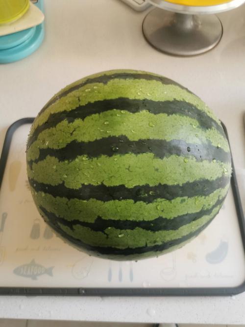 今年夏天的第一个大西瓜