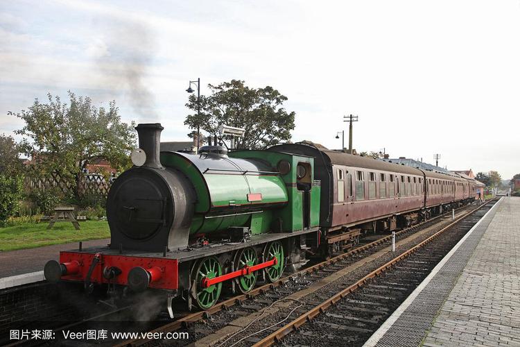 英国诺福克郡谢林汉姆的老式蒸汽火车