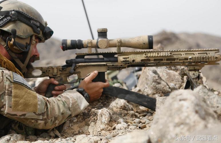 在阿富汗手持m2010狙击步枪的美国特种部队