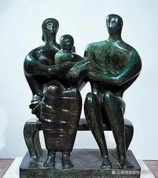 英国雕塑大师亨利·摩尔