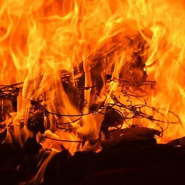 霸气火焰头像燃烧的木炭篝火火焰图片
