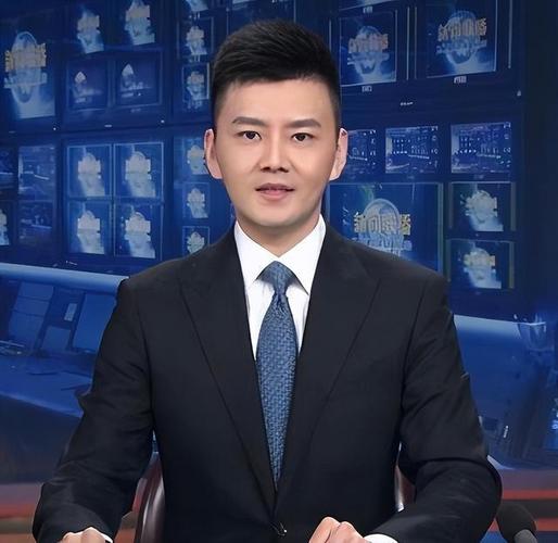 严於信央视最年轻新闻联播主持人撞脸宁泽涛被指英年早婚