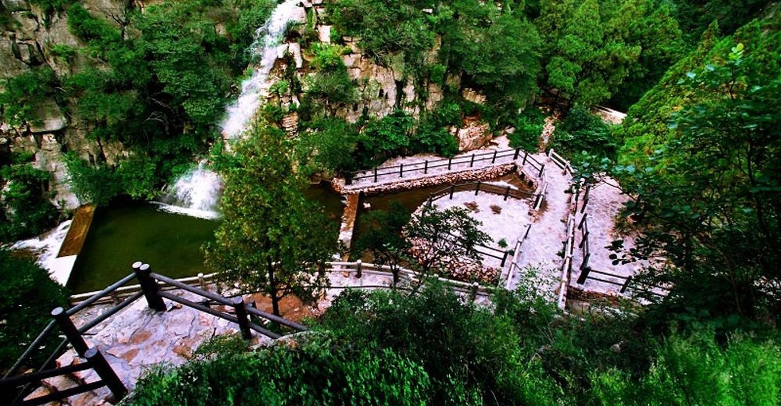 星耀泉城遇见济南#黄金谷山水画廊,一进景区,未见瀑布,便可听到水声