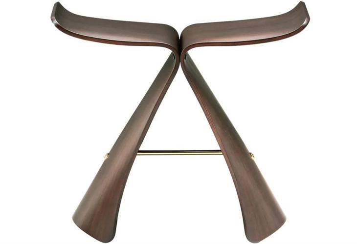 stool 蝴蝶凳(1956年)butterfly stool 蝴蝶凳于 1956 年由日本设计