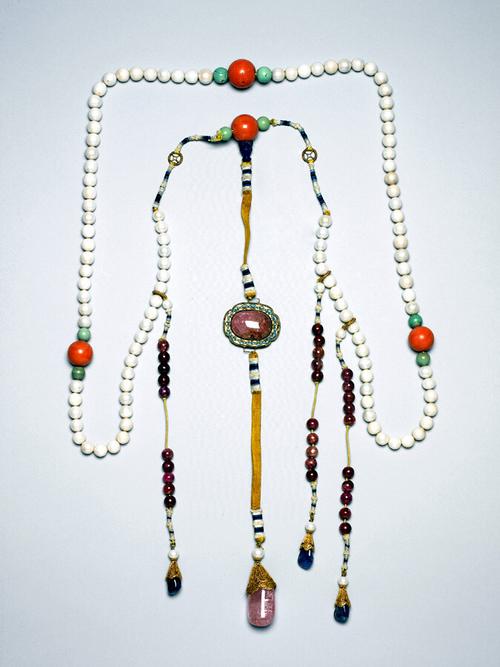 清代东珠朝珠现藏于国立故宫博物院
