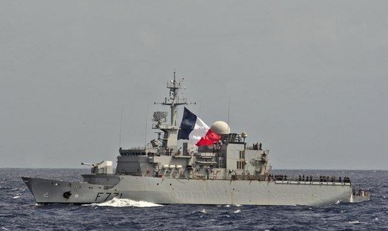 法国海军花月级牧月号护卫舰在4月9日,从南往北进入台湾海峡,4月10日
