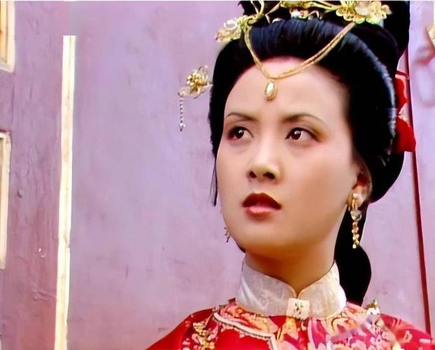 她是最美王熙凤,当红时嫁给张国立,65岁仍无子女,原因让人意外_邓婕