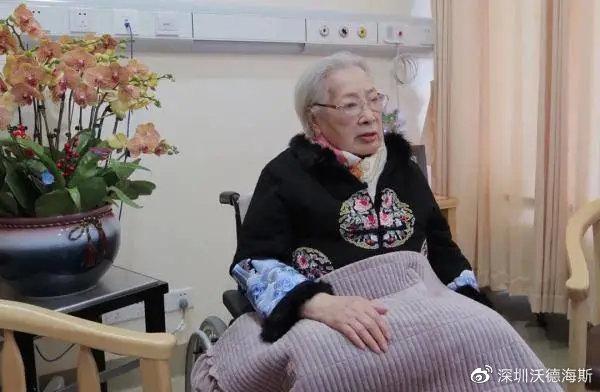1月31日,秦怡在医院度过了她99周岁生日.按照虚岁算法,她刚刚度过