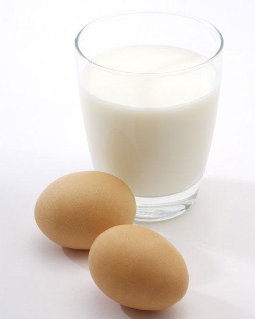 养生 健康饮食 第一款:鸡蛋牛奶 水果素食 1,早餐一颗水煮蛋,一杯牛奶
