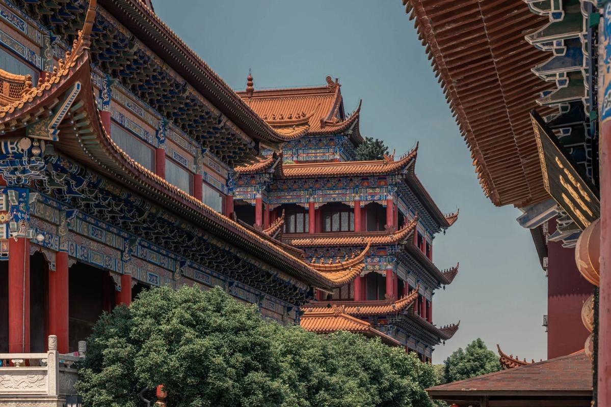 98地点:皇罗禅寺 92介绍:皇罗禅寺位于阳澄湖镇,美人腿旅游区内.