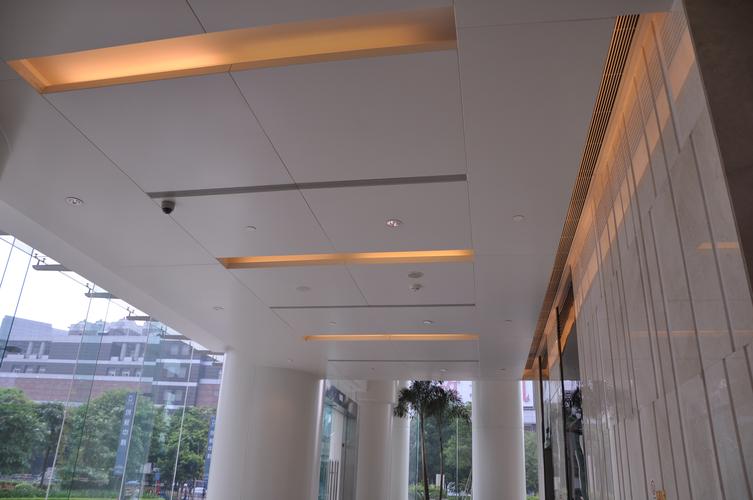 铝单板幕墙的材质及构造铝单板从规格上分为两种:厚度在1.