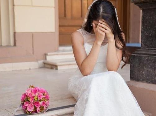 30岁的我终于要结婚了,婚礼前一天看见未婚夫的手机,我含泪悔婚