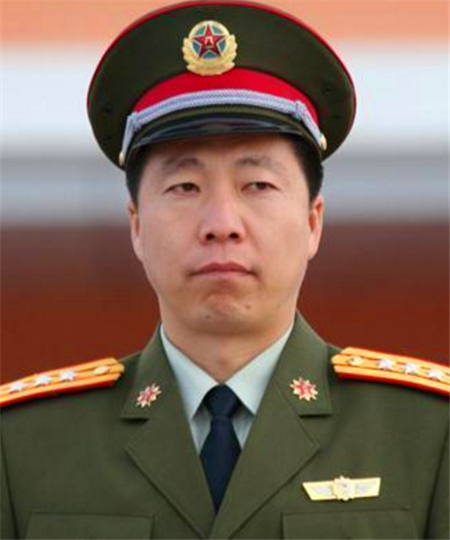 "航天英雄"杨利伟:少将军衔享"副军级"待遇,如今过得怎样?