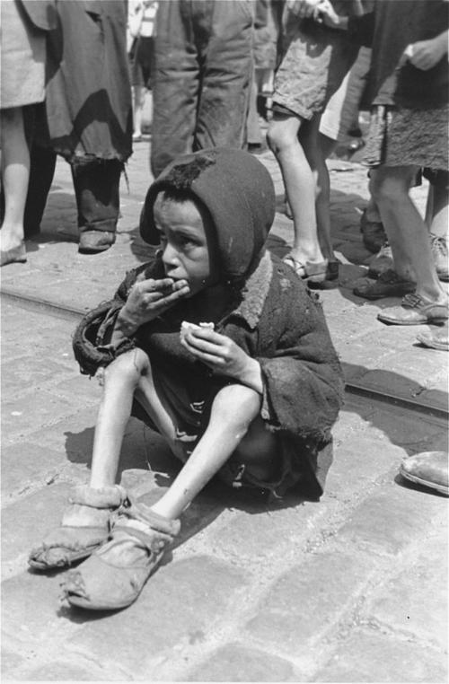 大屠杀期间的儿童照片