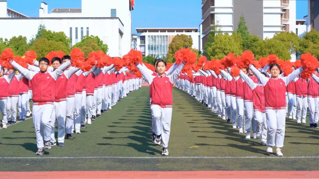 火了!这群江阴南菁高中的红衣少年