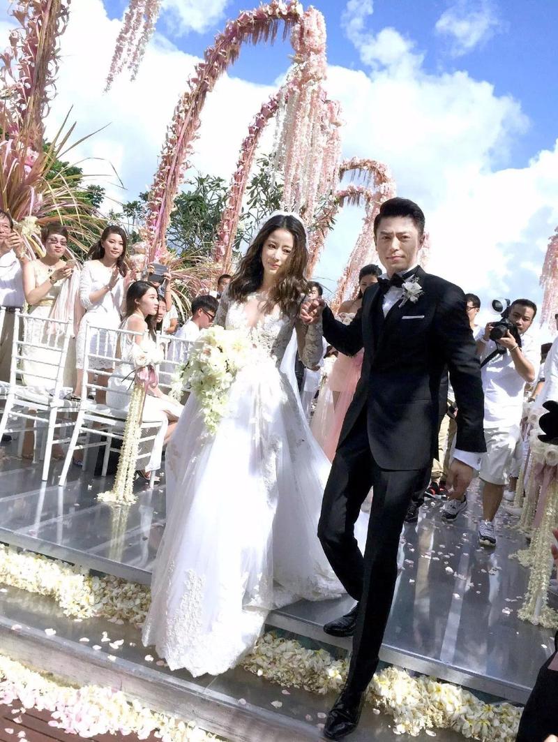 微博等都被霍建华林心如在巴厘岛举行大婚的消息给刷屏了,婚礼主题为"