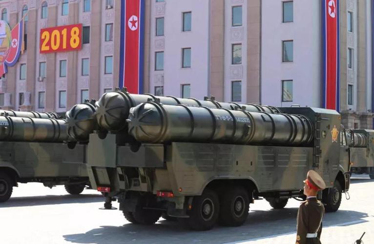 朝鲜阅兵展示大批新式装备,新"大杀器"首次亮相