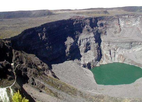 科摩罗卡尔塔拉火山
