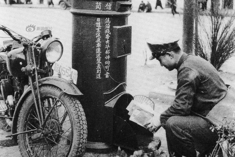 120年前的中国邮政 陕西乡间邮差挑担送信|傅雷家书|朱生豪情书-西安