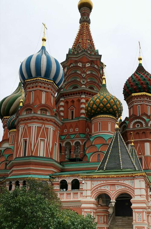 红场上的圣瓦西里大教堂是俄罗斯东正教中最华丽的建筑之一.